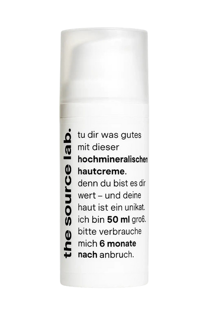 Sanfte Pflegecreme von THE SOURCE LAB für trockene und empfindliche Haut, in 50 ml Tubenform, cremige Textur, natürliche Hautpflege