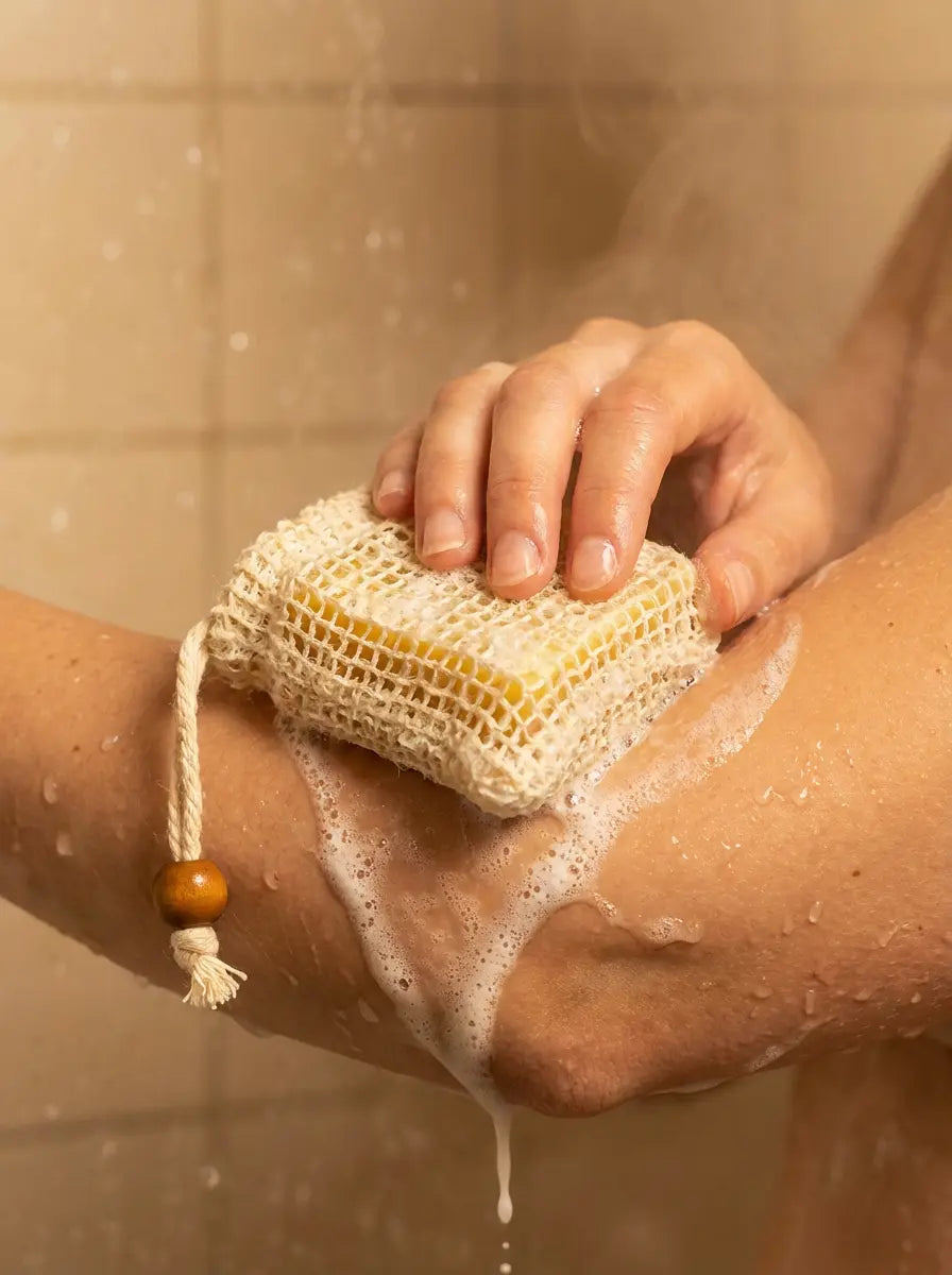 the source lab. von Quellmed – Sanfte und effektive 2-in-1 Ganzkörperseife THE SOURCE LAB